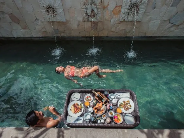  Romantic Floating Breakfast 